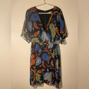 Alice + Olivia Short Sleeve Dress Size 4 Floral Pattern In Great Condition